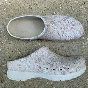 Dansko Kane Molded Nurse Clog Sea Shells Sz 40